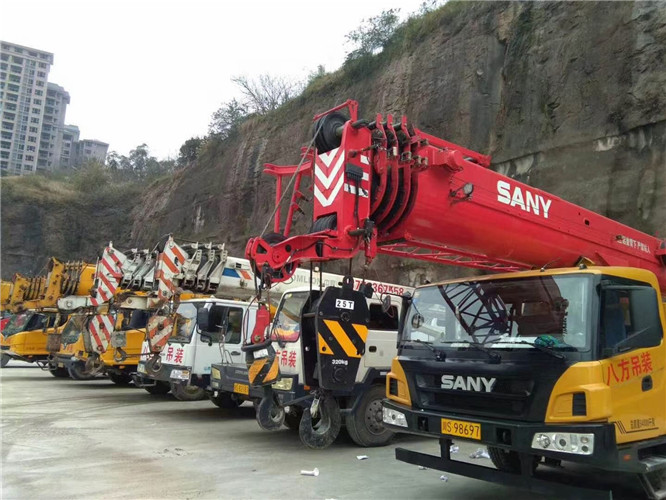 康县吊车出租按什么计费？台班费、单次费、里程费怎么算？