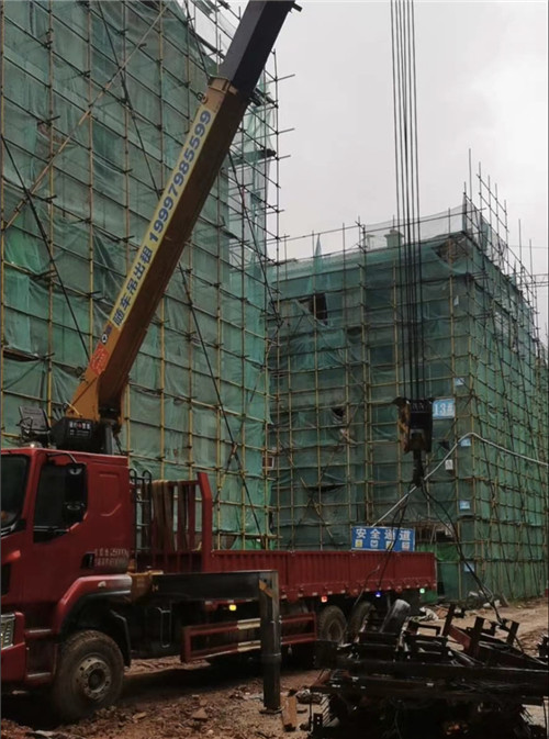 康县“慢工细活”—— 吊车的 “微动控制” 技术